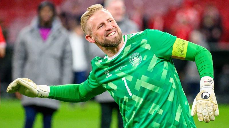 Top thủ môn hay nhất Euro xuất sắc trong danh sách là Kasper Schmeichel